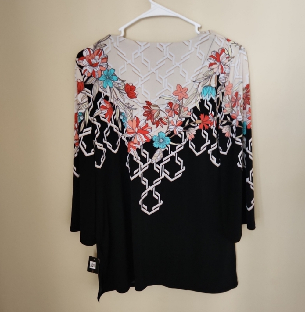 JM Collection Printed Tunic With Rhinestones - Picture 7 of 8